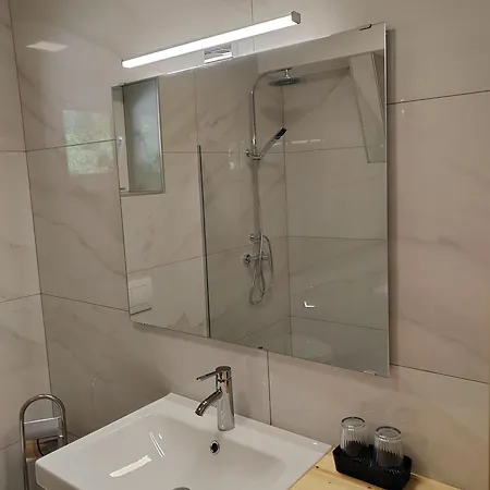 Honey House Apartment Zgornje Gorje